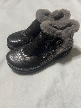 Alegria Meri Ankle Boot in the "Pewter Dazzle” Size 8